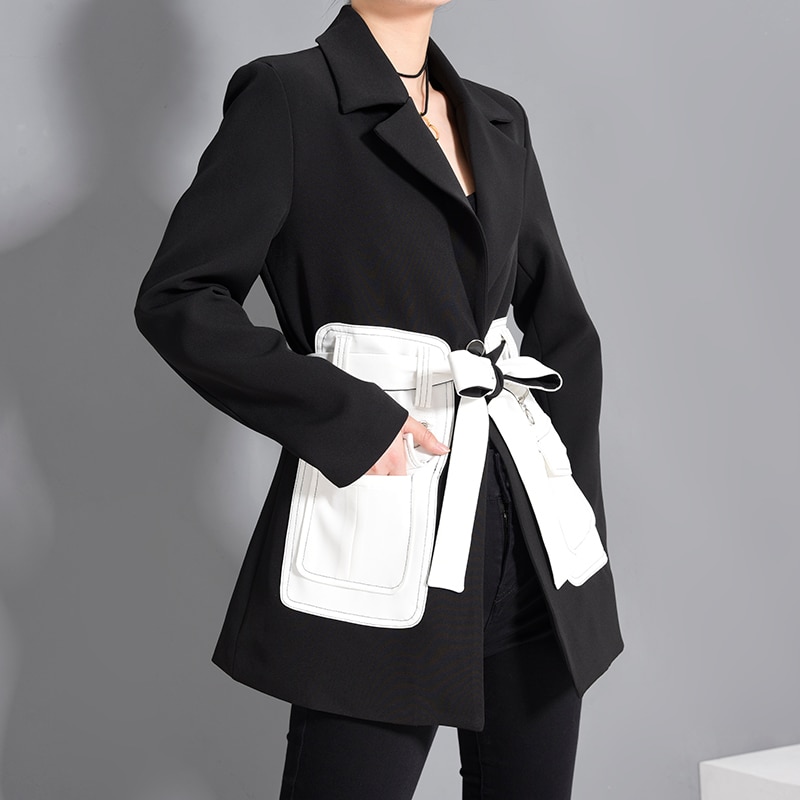 Women's Black Blazer White Pockets